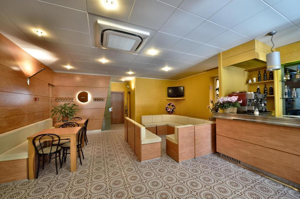 Hotel Guya Варацце Экстерьер фото