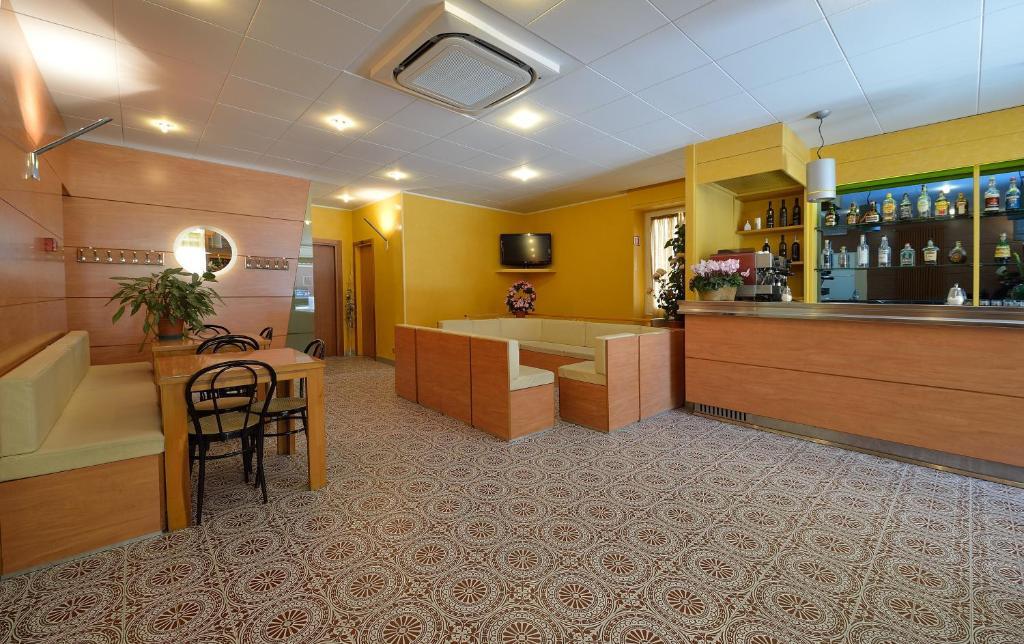 Hotel Guya Варацце Экстерьер фото