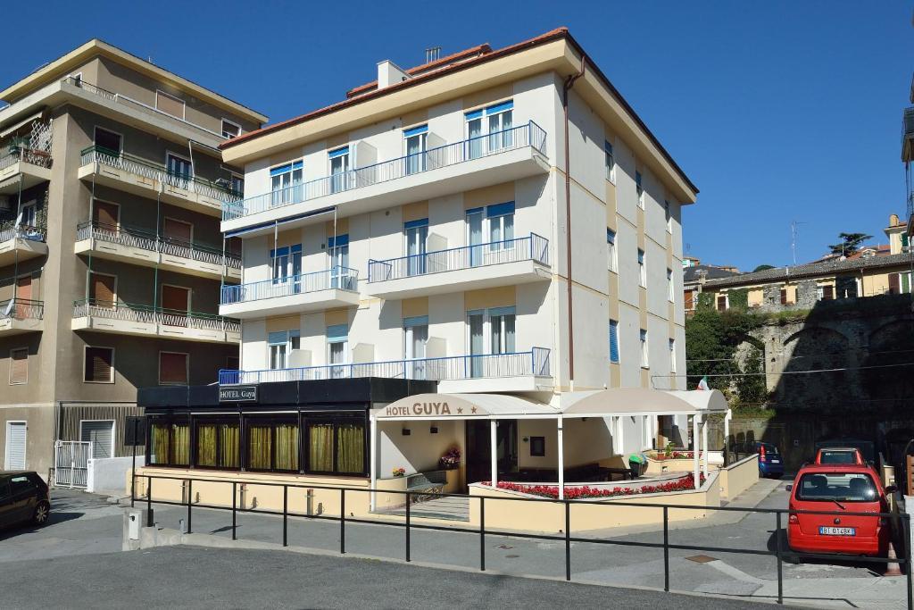 Hotel Guya Варацце Экстерьер фото