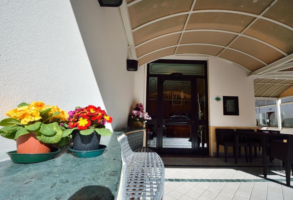 Hotel Guya Варацце Экстерьер фото