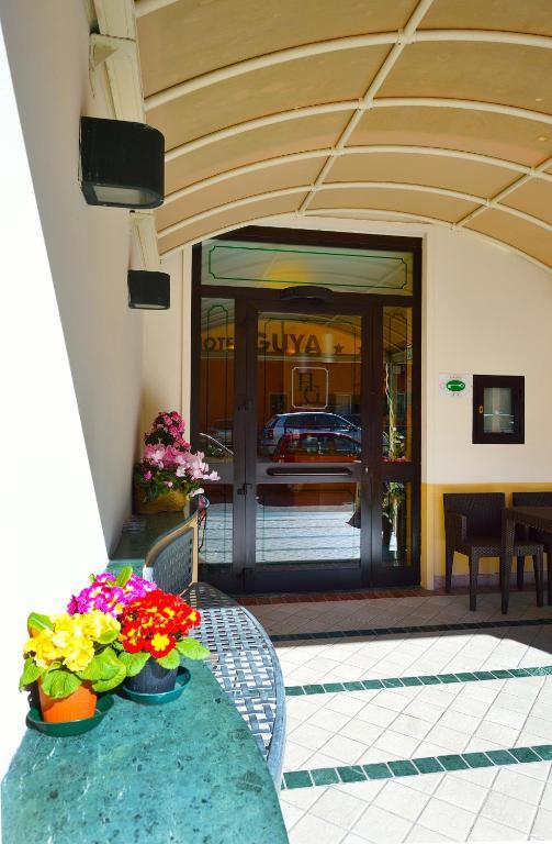 Hotel Guya Варацце Экстерьер фото