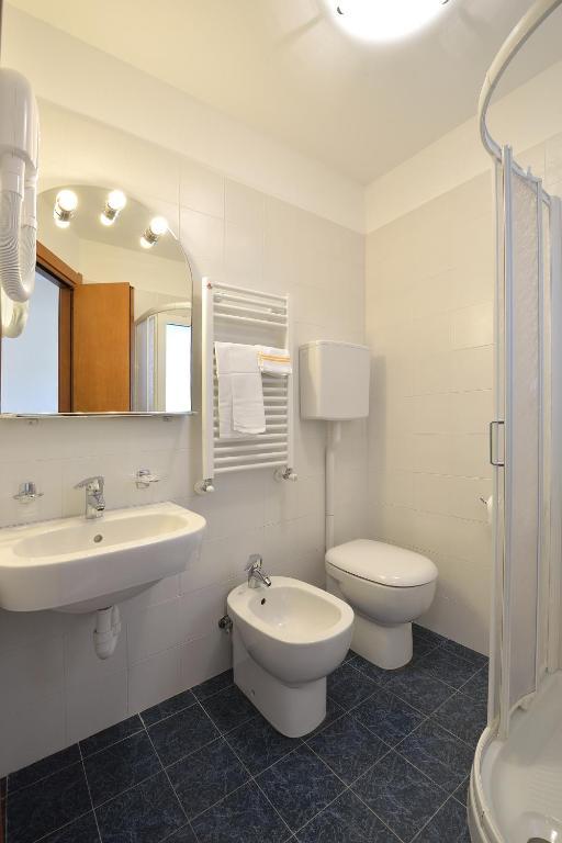 Hotel Guya Варацце Номер фото