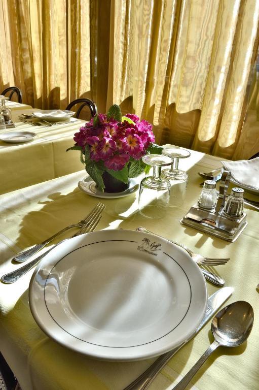 Hotel Guya Варацце Экстерьер фото