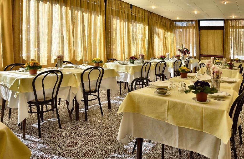 Hotel Guya Варацце Экстерьер фото